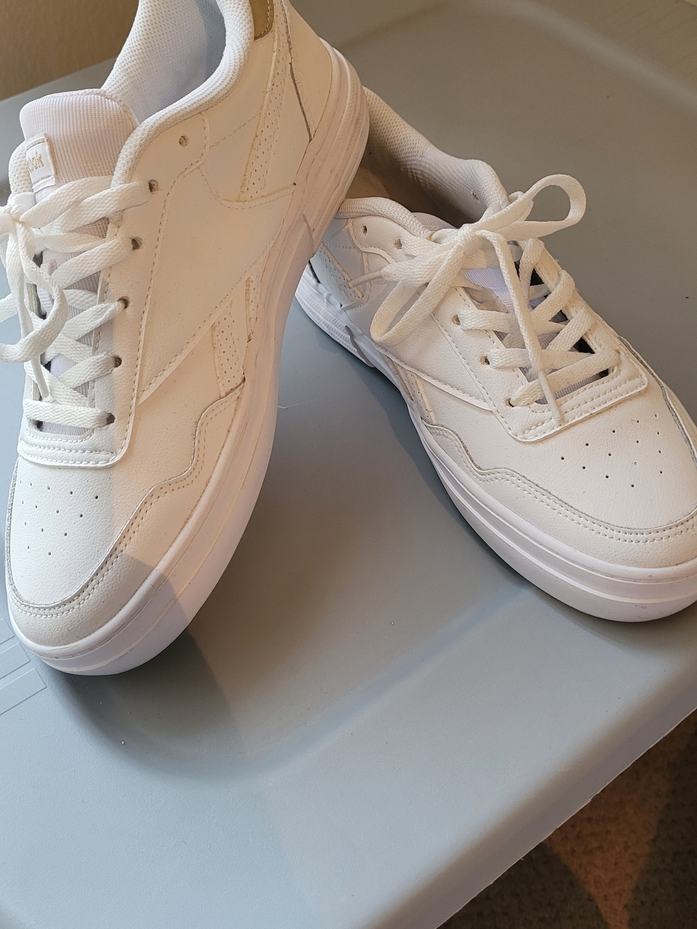 Reebok White Lowtop Platform Sneaker Size 6.5 NWOT